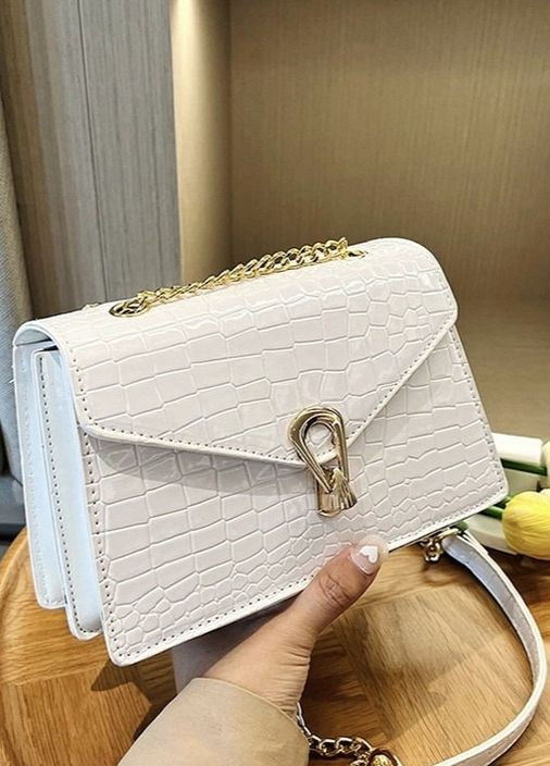 Жіноча класична сумка 3120-6585 через плече крос-боді на ланцюжку рептилія біла No Brand (276070757)