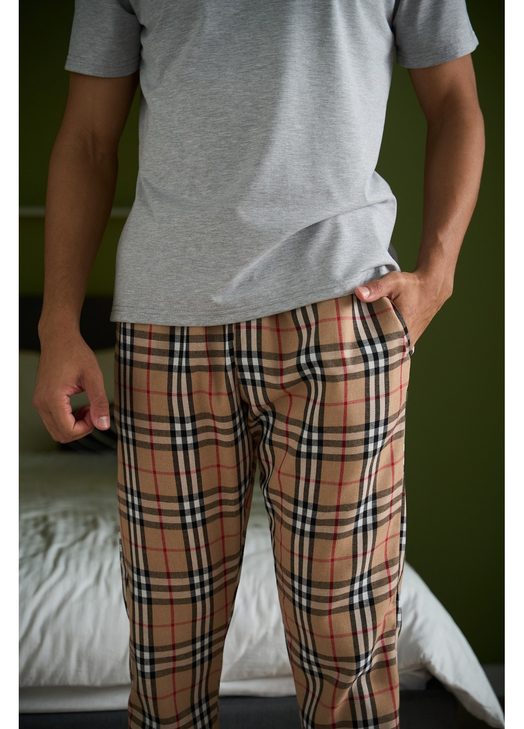 Пижама мужская футболка серая + штаны в клетку бежевые Handy Wear (278076140)