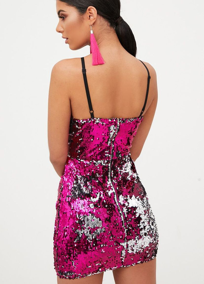 Темно-розовое коктейльное платье PrettyLittleThing