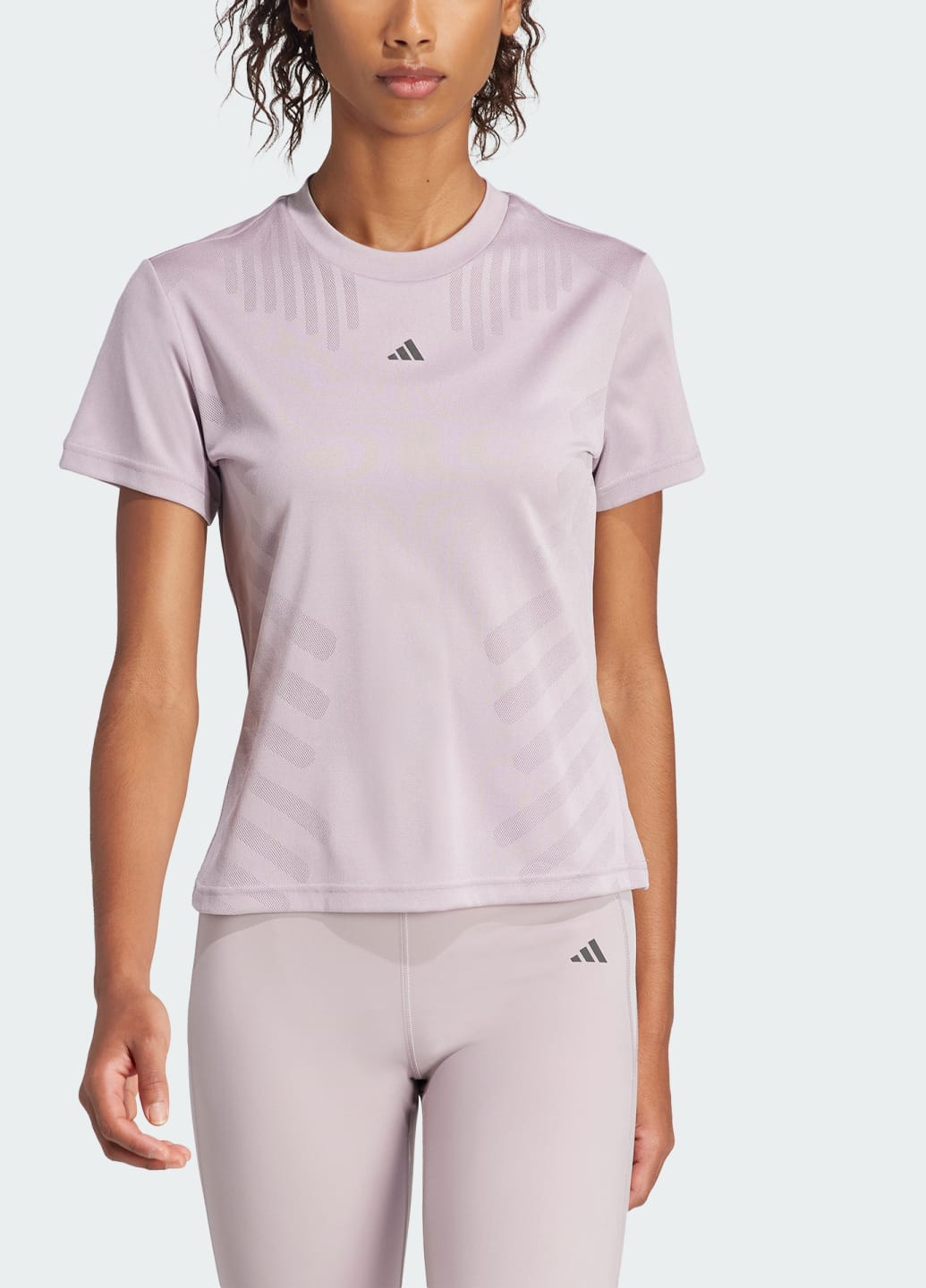 Фиолетовая всесезон футболка hiit airchill training adidas