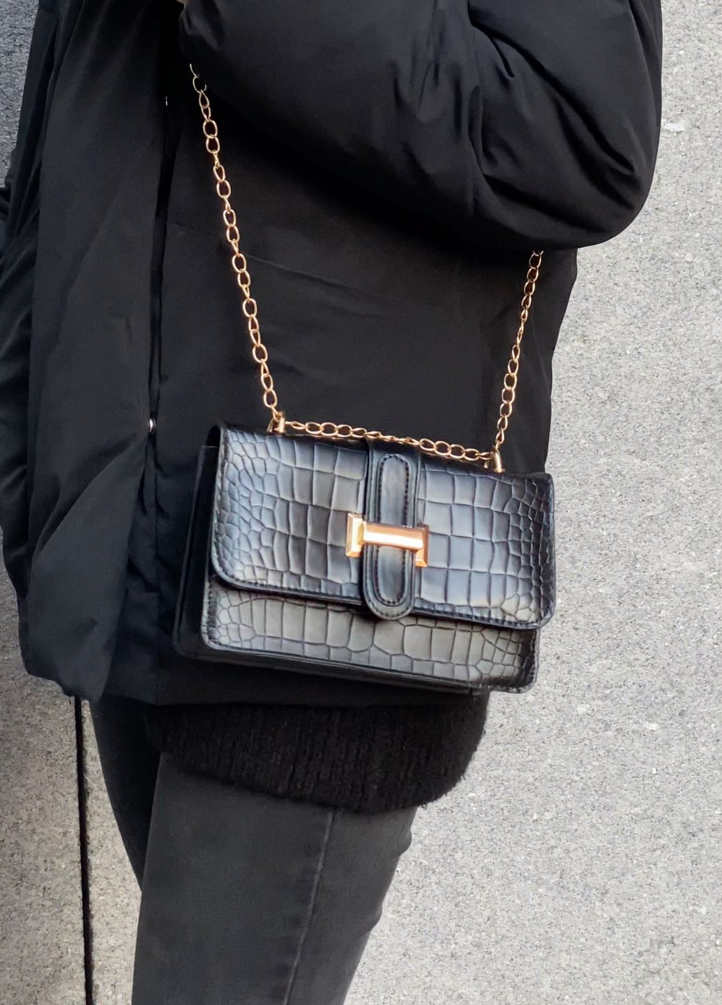Жіноча сумка через плече крос-боді на ланцюжку рептилія чорна No Brand (274074226)
