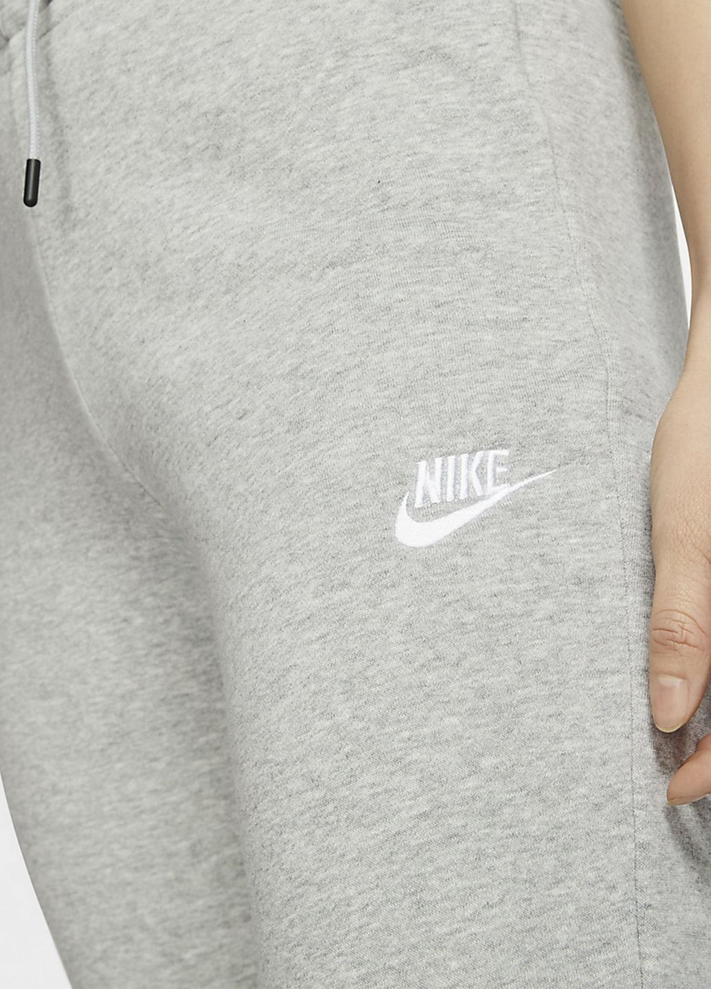 Светло-серые спортивные демисезонные брюки Nike