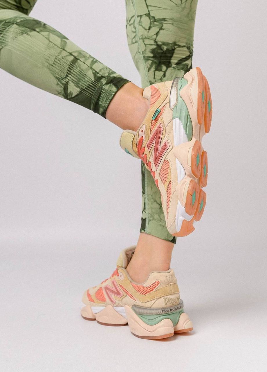 Бежеві осінні кросівки жіночі, вьетнам New Balance 9060 PRM Beige Pink Green