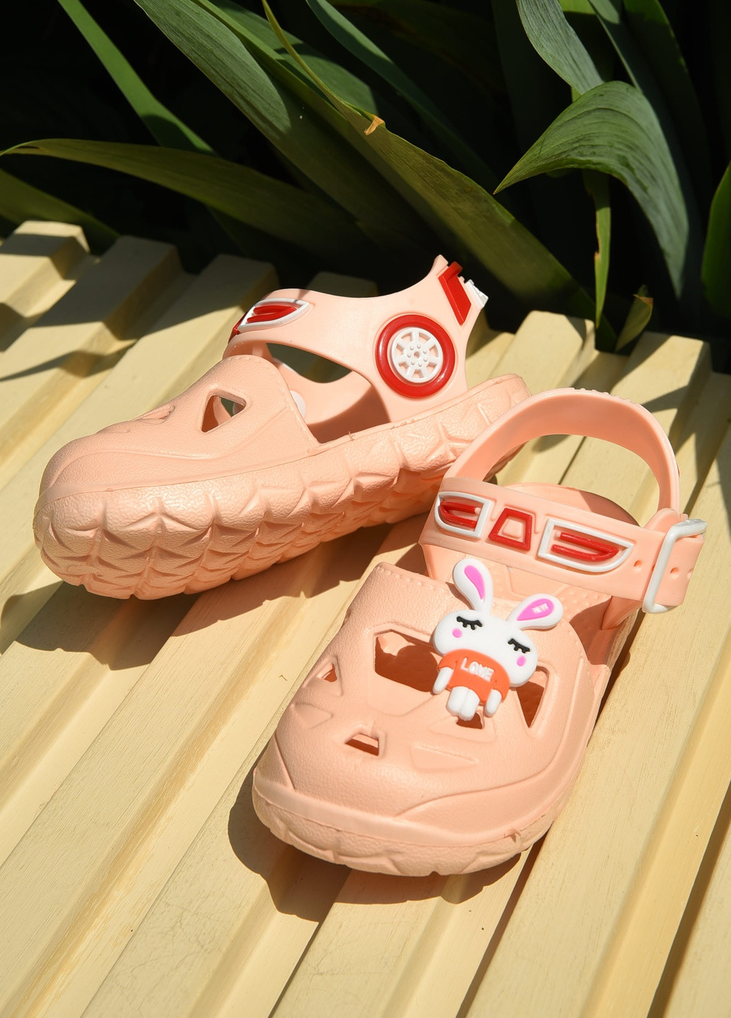 Персиковые пляжные сандали детские пена для девочки персикового цвета Let's Shop с ремешком