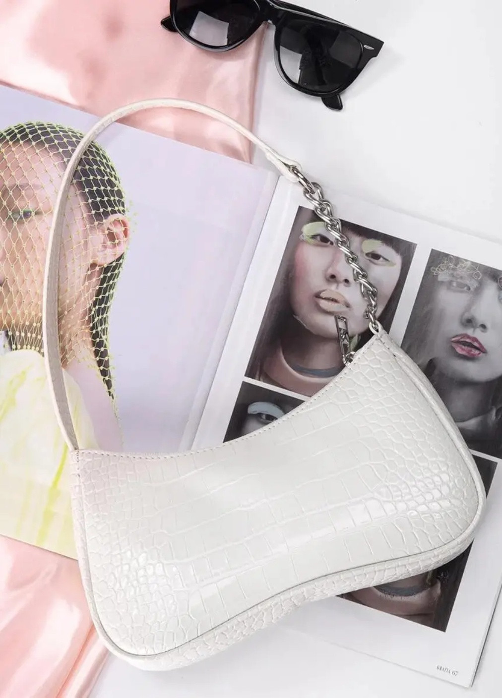 Женская сумка багет рептилия 047 белая No Brand (256989682)