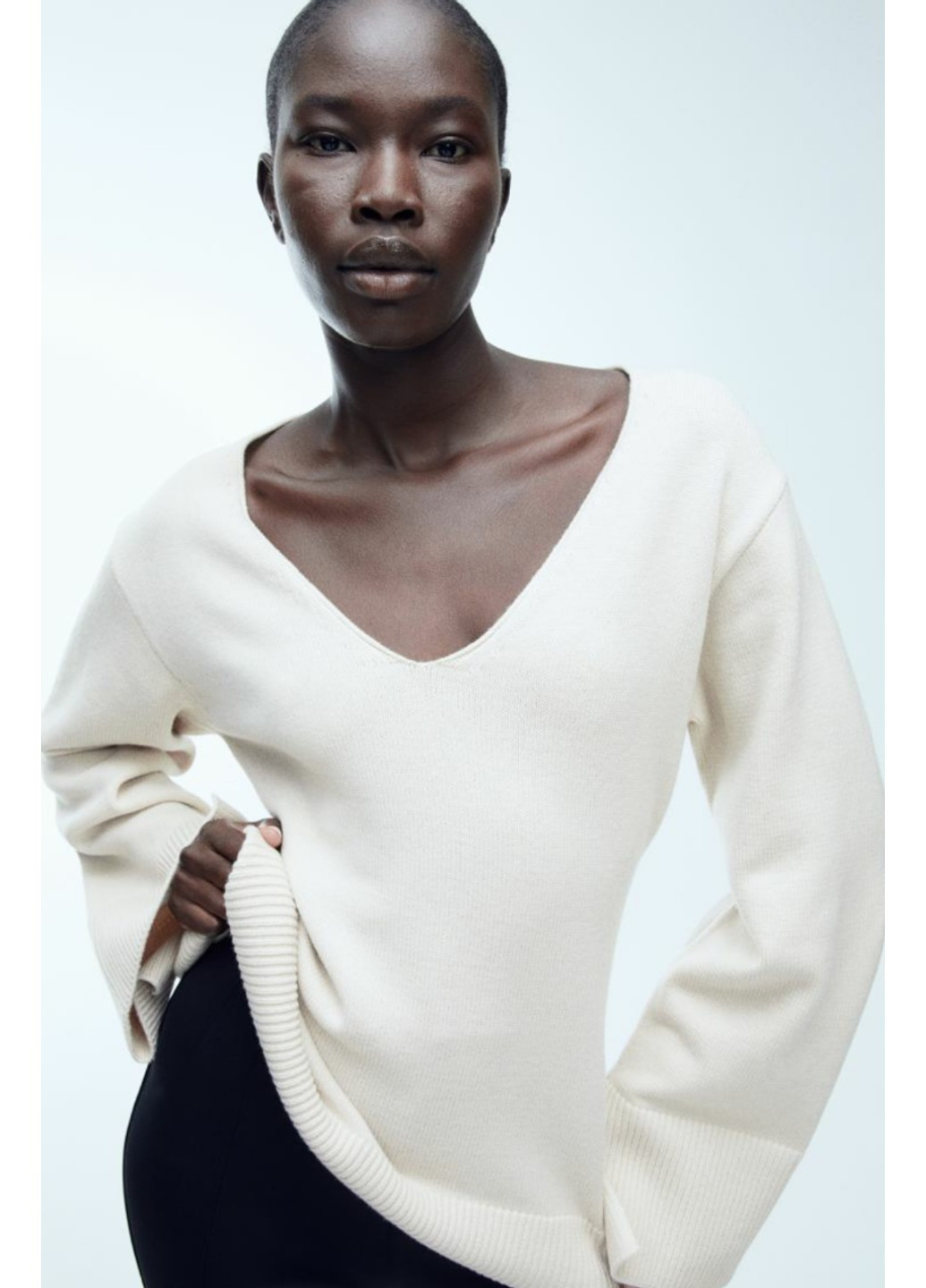Светло-бежевый женский свитер с v-образным вырезом н&м (56344) xs светло-бежевая H&M