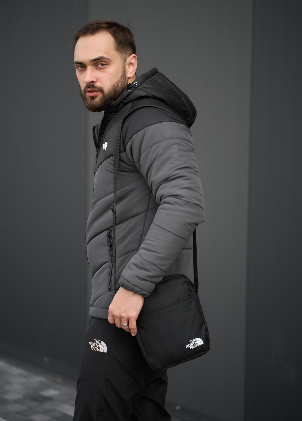 Темно-серый демисезонный комплект из куртки, штанов и барсетки No Brand