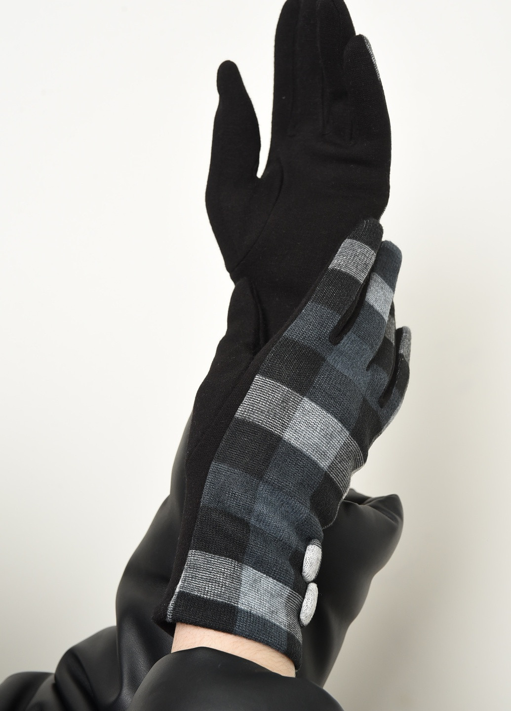 Перчатки женские текстильные на флисе черно-синего цвета Let's Shop (256691086)