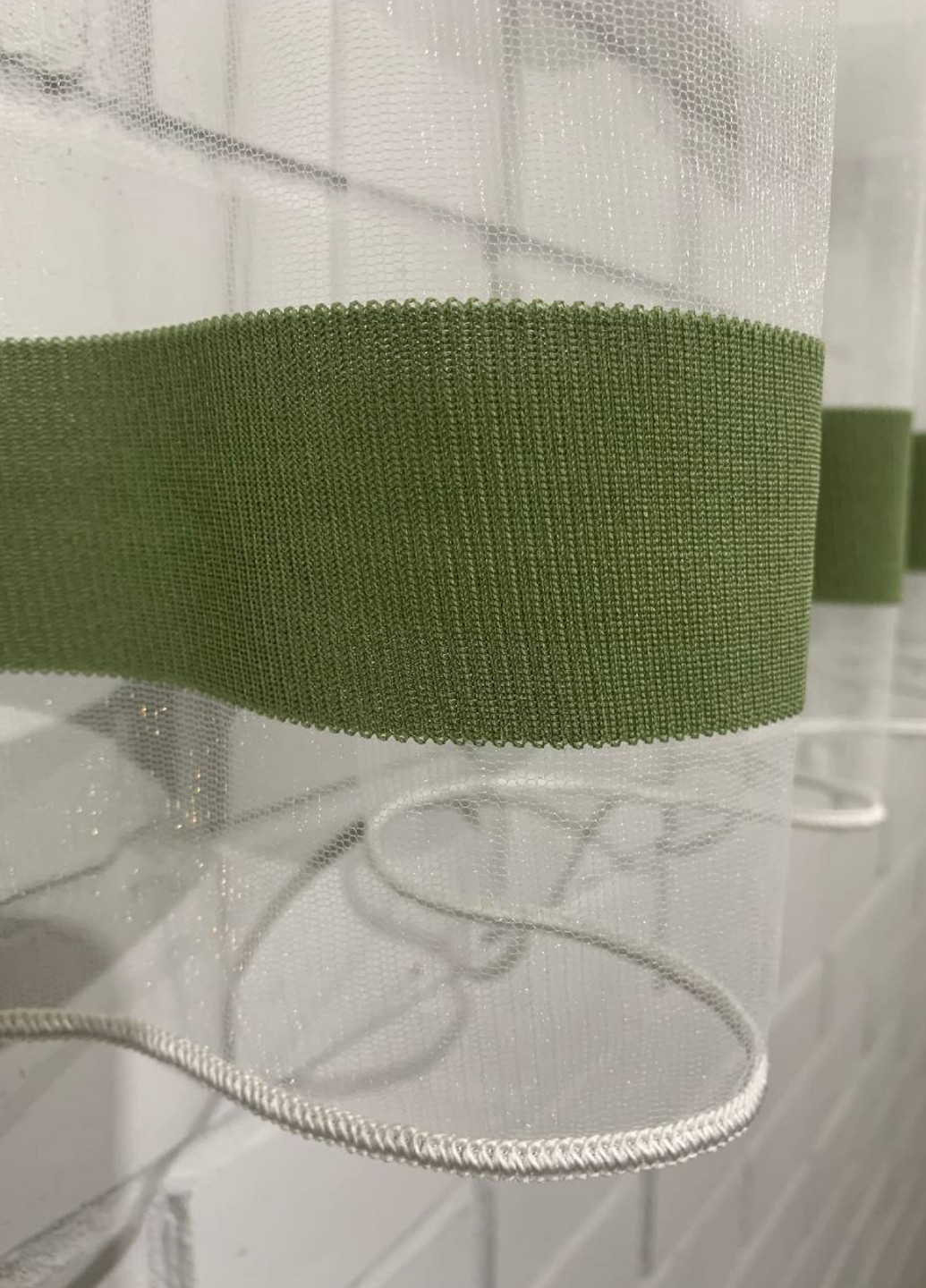 Готовий короткий тюль в смужку на тасьмі 250х105 см білий з зеленим No Brand (262006866)
