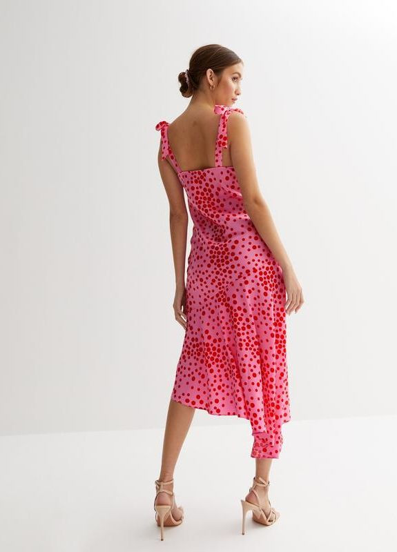Розовое платье меди атласное в горошек New Look