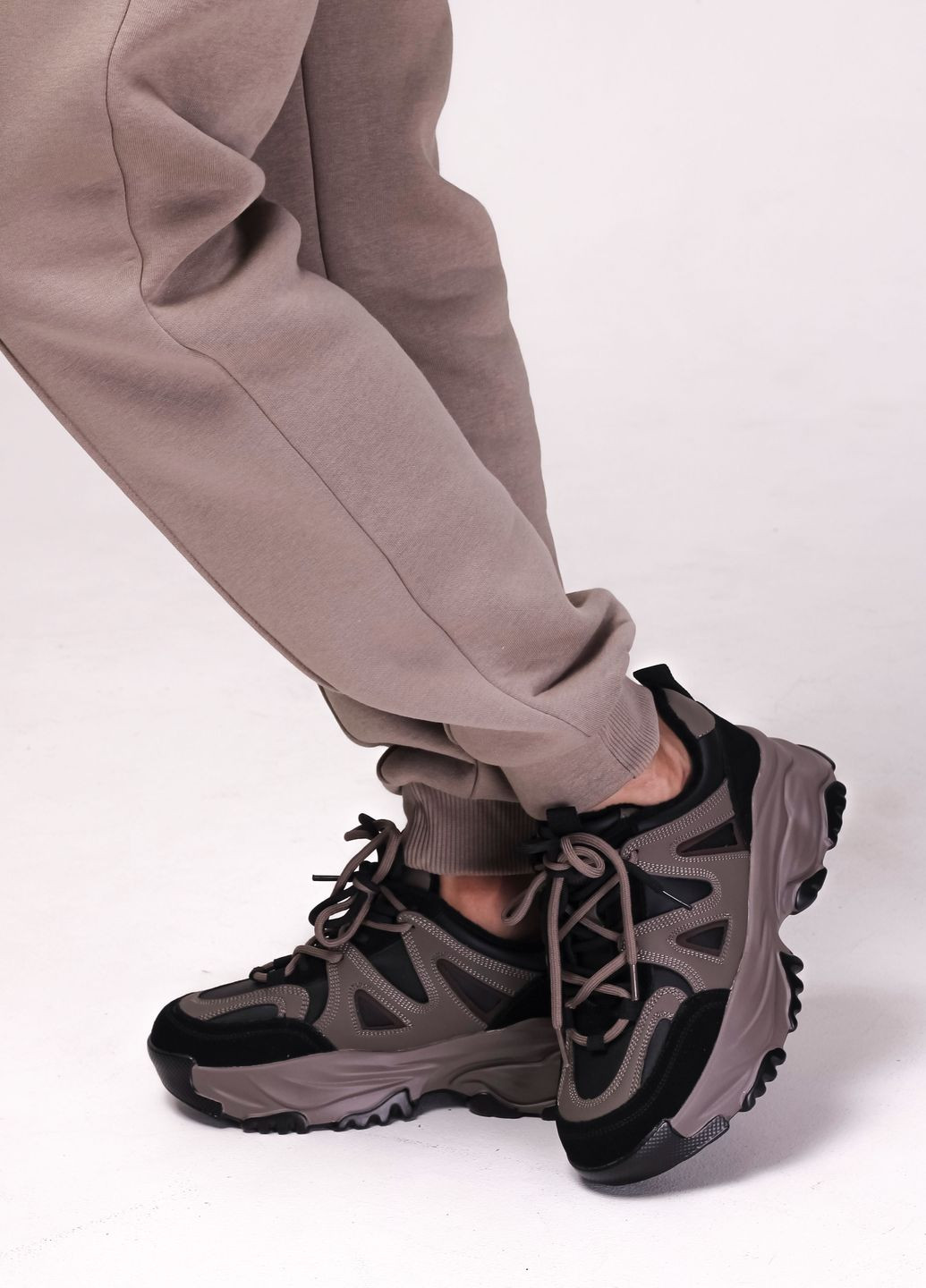 Оливковые (хаки) демисезонные кроссовки черные с хаки кожаные Lonza