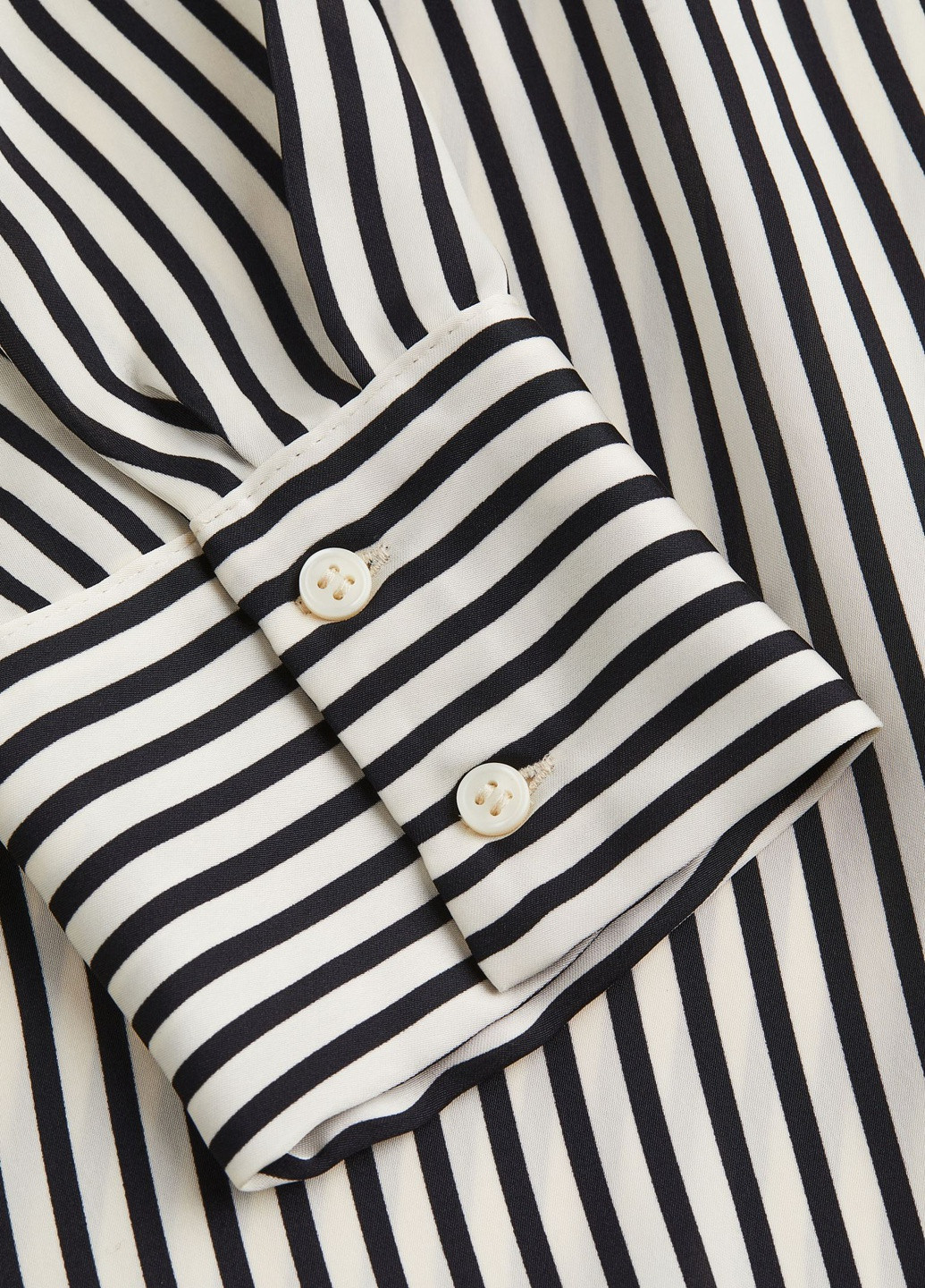 Черно-белая классическая рубашка в полоску H&M с длинным рукавом