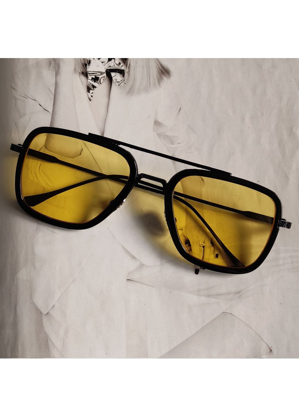 Солнцезащитные очки Тони Старка Желтый в черном No Brand (258555419)