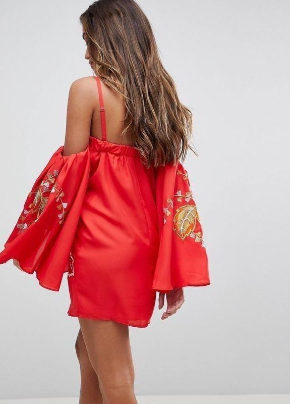 Красное платье мини с расклешенными рукавами и вышивкой Asos с цветочным принтом