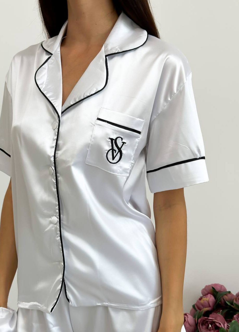 Біла всесезон стильна піжама з лого vs з брендовим коробом сорочка + шорти Vakko