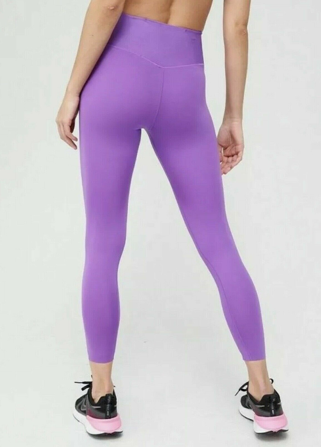 Фиолетовые леггинсы Nike