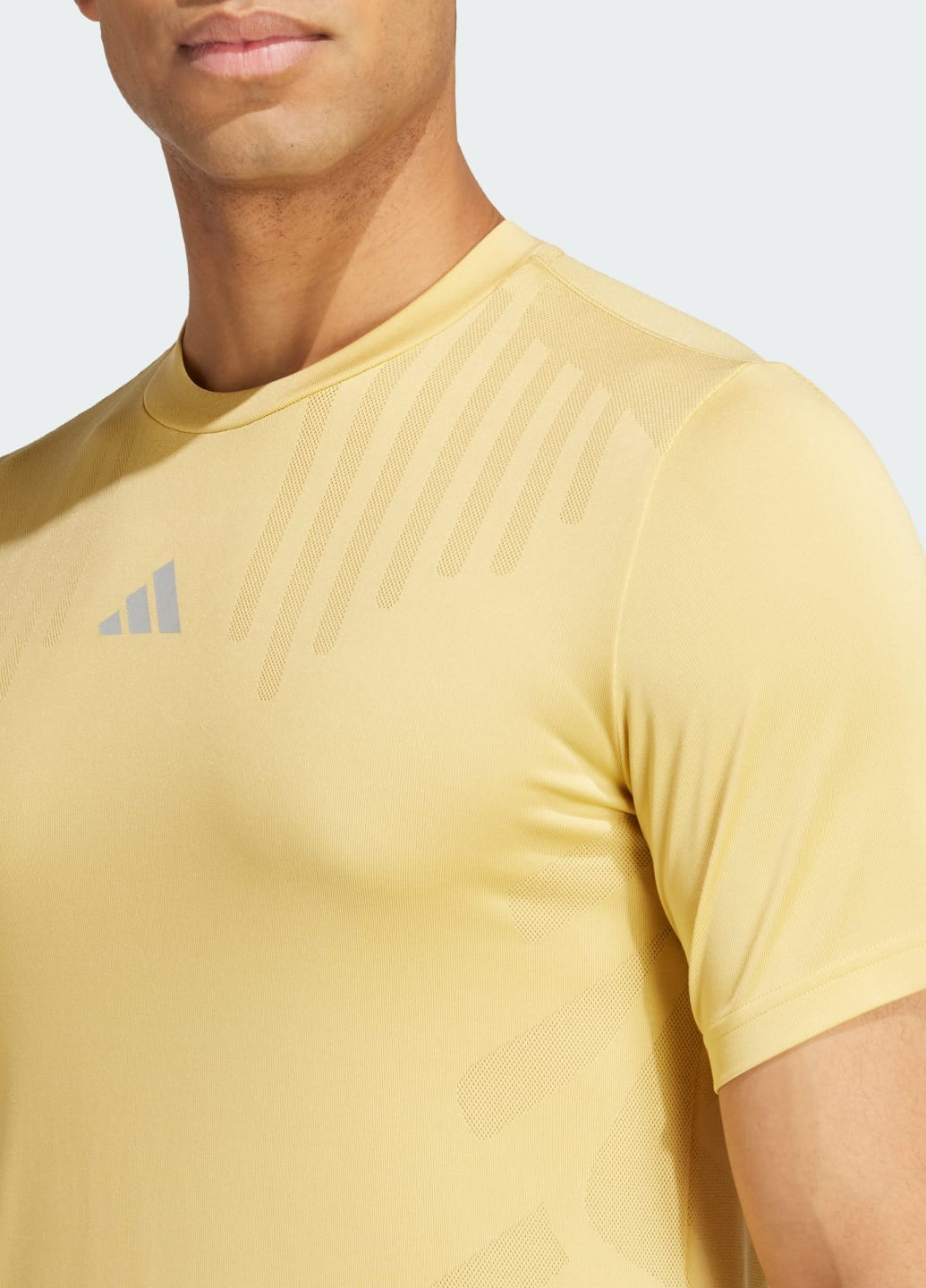 Бежева футболка hiit airchill workout adidas