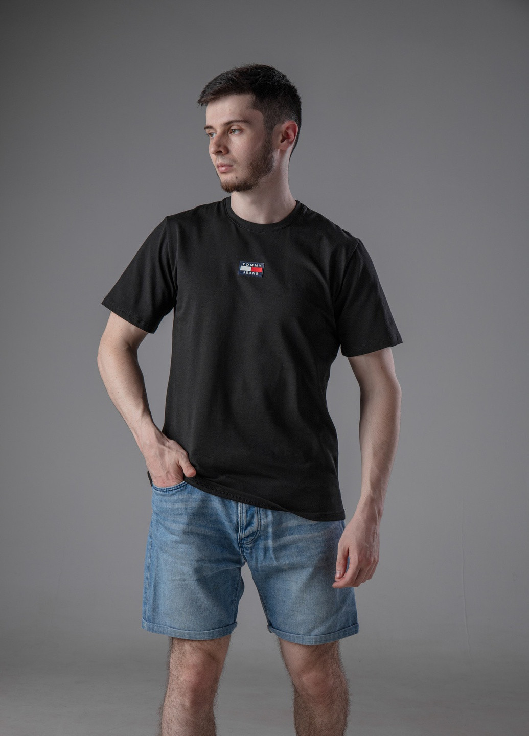 Черная базова футболка з лого тн с коротким рукавом Vakko