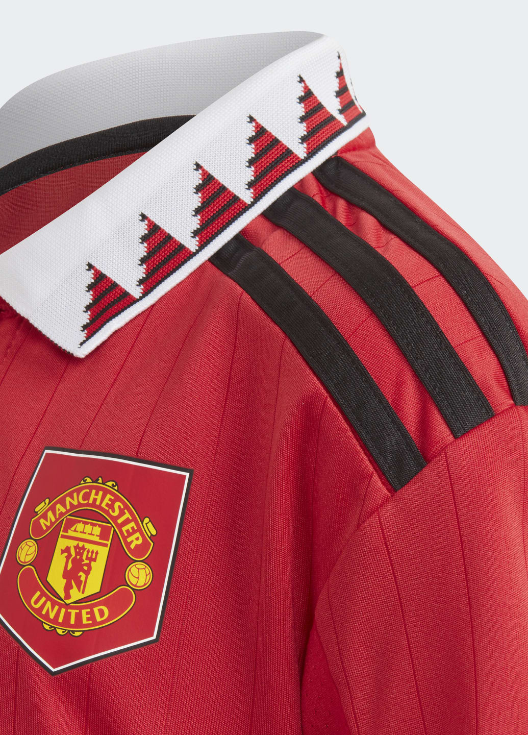 Комплект: футболка, шорты, носки Manchester United 22/23 Home Mini Kit adidas (264564621)