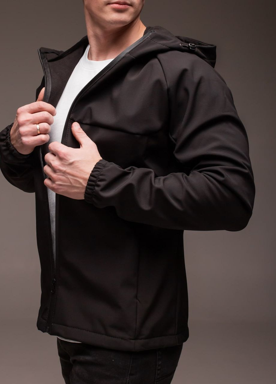 Чорна демісезонна чорна куртка soft shell на флісі Vakko