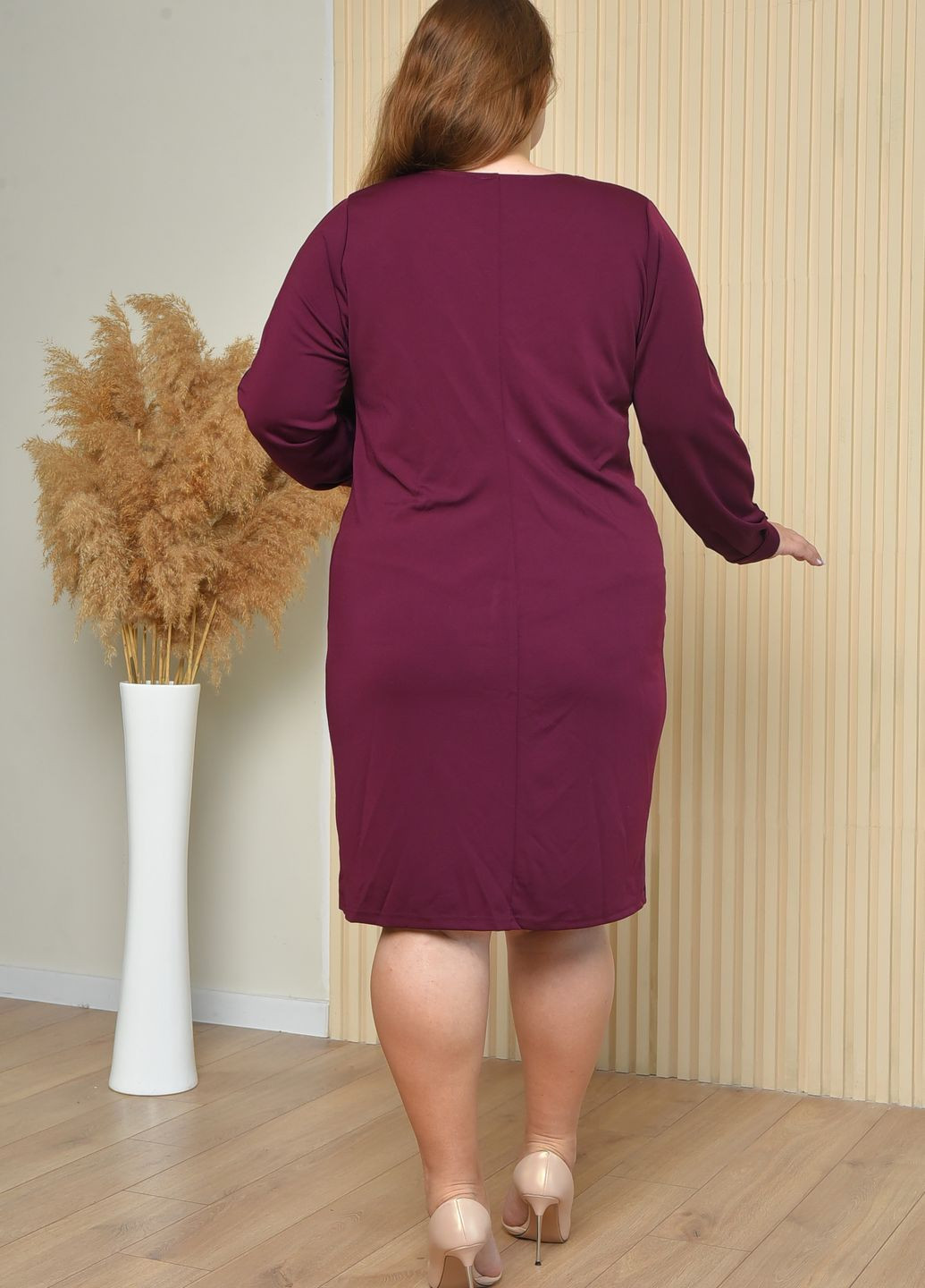 Бордова коктейльна сукня жіноча напівбатальна бордового кольору футляр Let's Shop однотонна