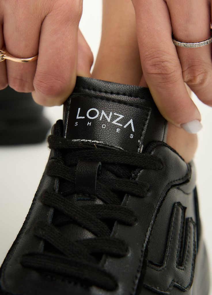 Чорні осінні кросівки 179996 Lonza