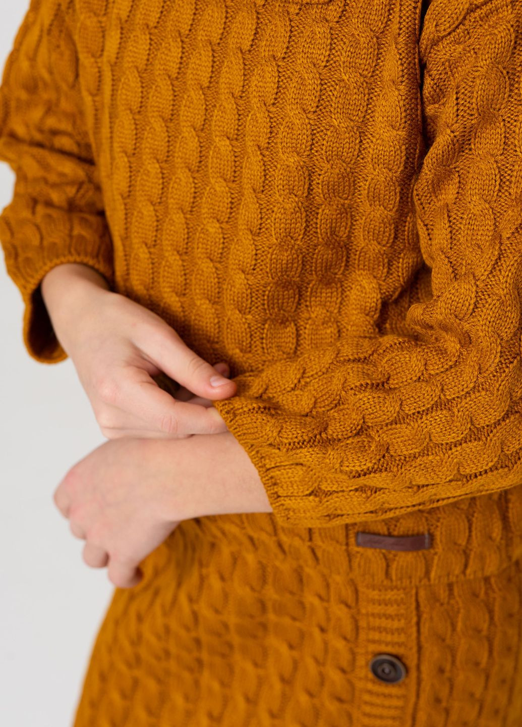 Горчичный демисезонный вязаный костюм горчичного цвета с юбкой юбочный Yumster