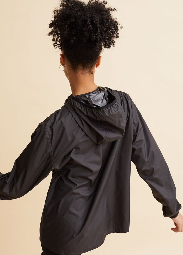 Чорна демісезонна куртка-вітровка з капюшоном H&M
