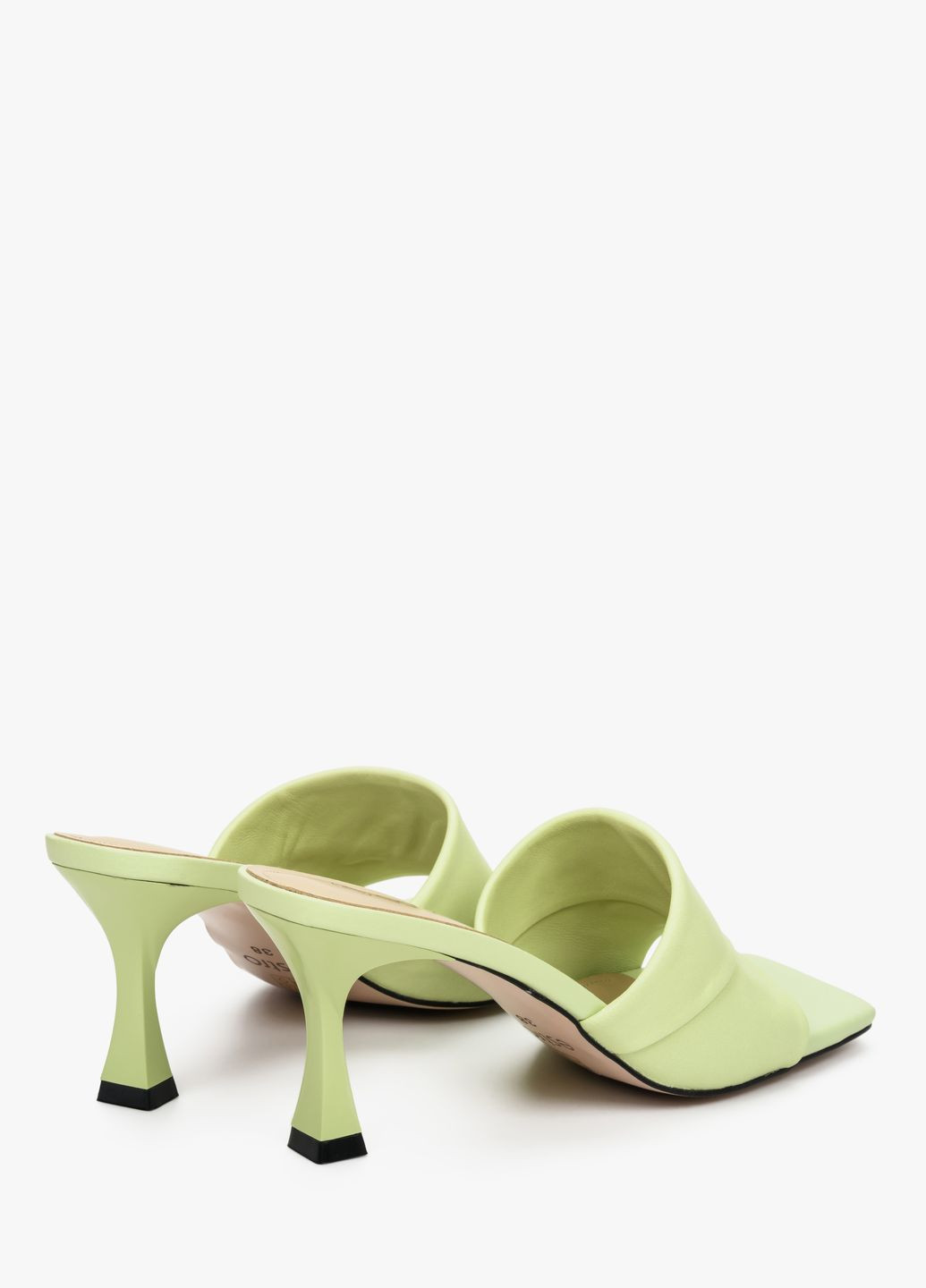 Салатовые шлепанцы Estro
