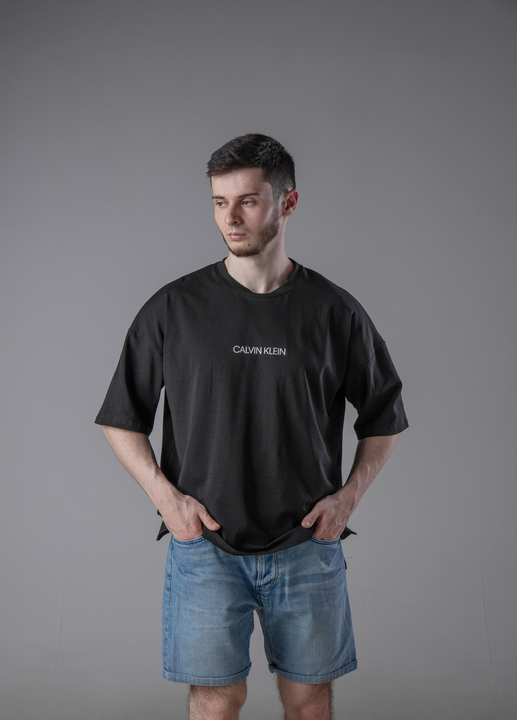 Чорна стильна оверсайз футболка з лого ск Vakko