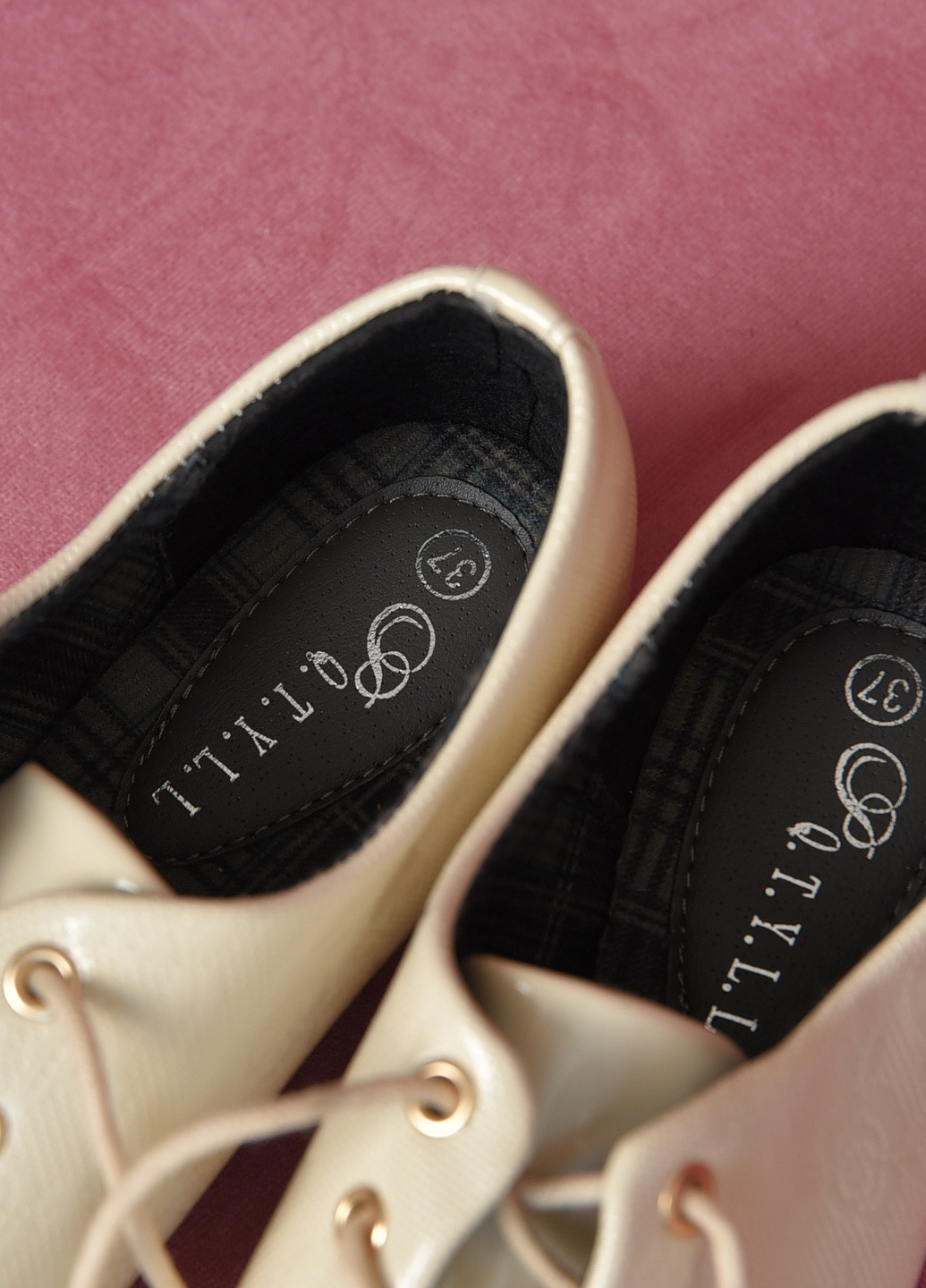Туфлі жіночі бежевого кольору на шнурівці Let's Shop (259316781)