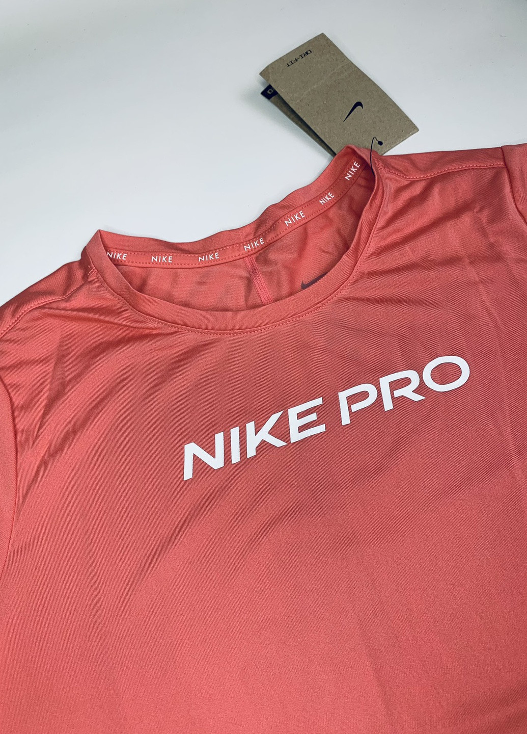 Рожева футболка Nike