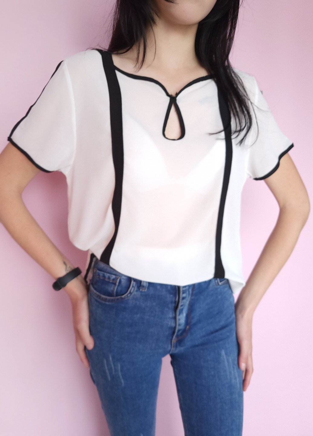 Белая летняя блузка женская белая с черными швами livagirl 955 xl(48) No Brand