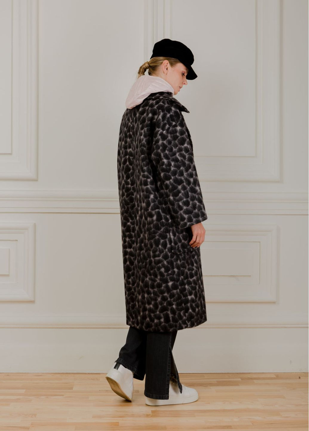 Черное демисезонное Меховое пальто с принтом жирафа Мэди двубортное Dolcedonna