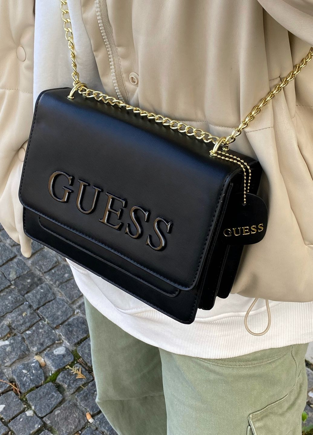 Женская сумка кросс-боди на цепочке черная Guess (266345223)