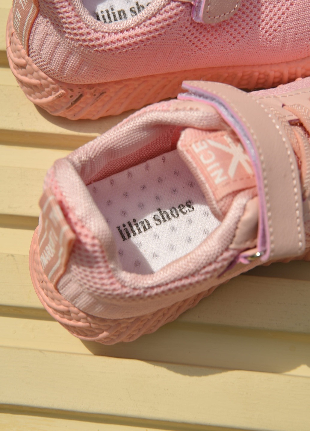 Рожеві осінні кросівки дитячі дівчинка рожевого кольору Let's Shop