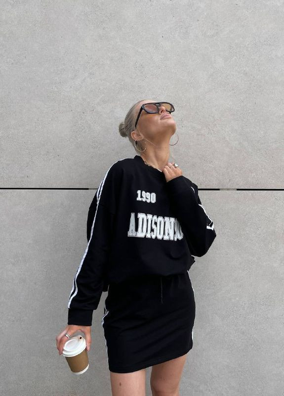 Качественный костюм с юбкой, стильный костюм на выходе с лампасами по бокам. No Brand 413-2 (264912981)