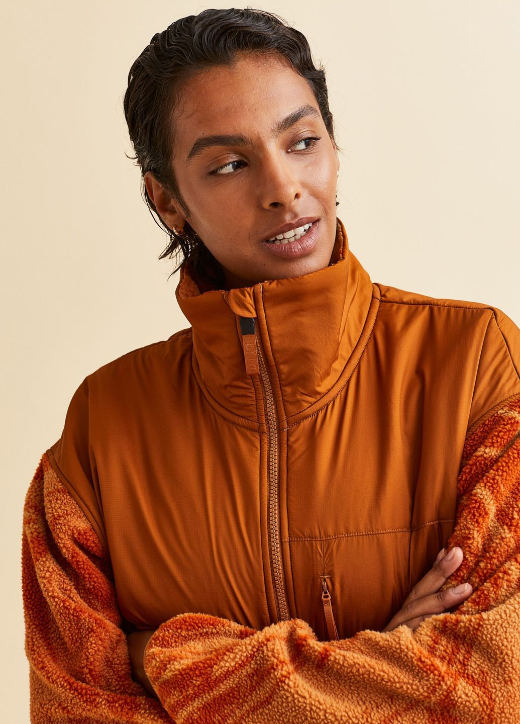 Оранжевая демисезонная спортивная куртка из тедди-флиса H&M