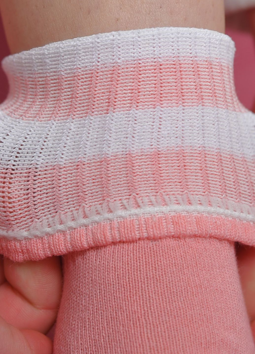 Шкарпетки жіночі високі рожевого кольору розмір 36-40 Let's Shop (273176825)