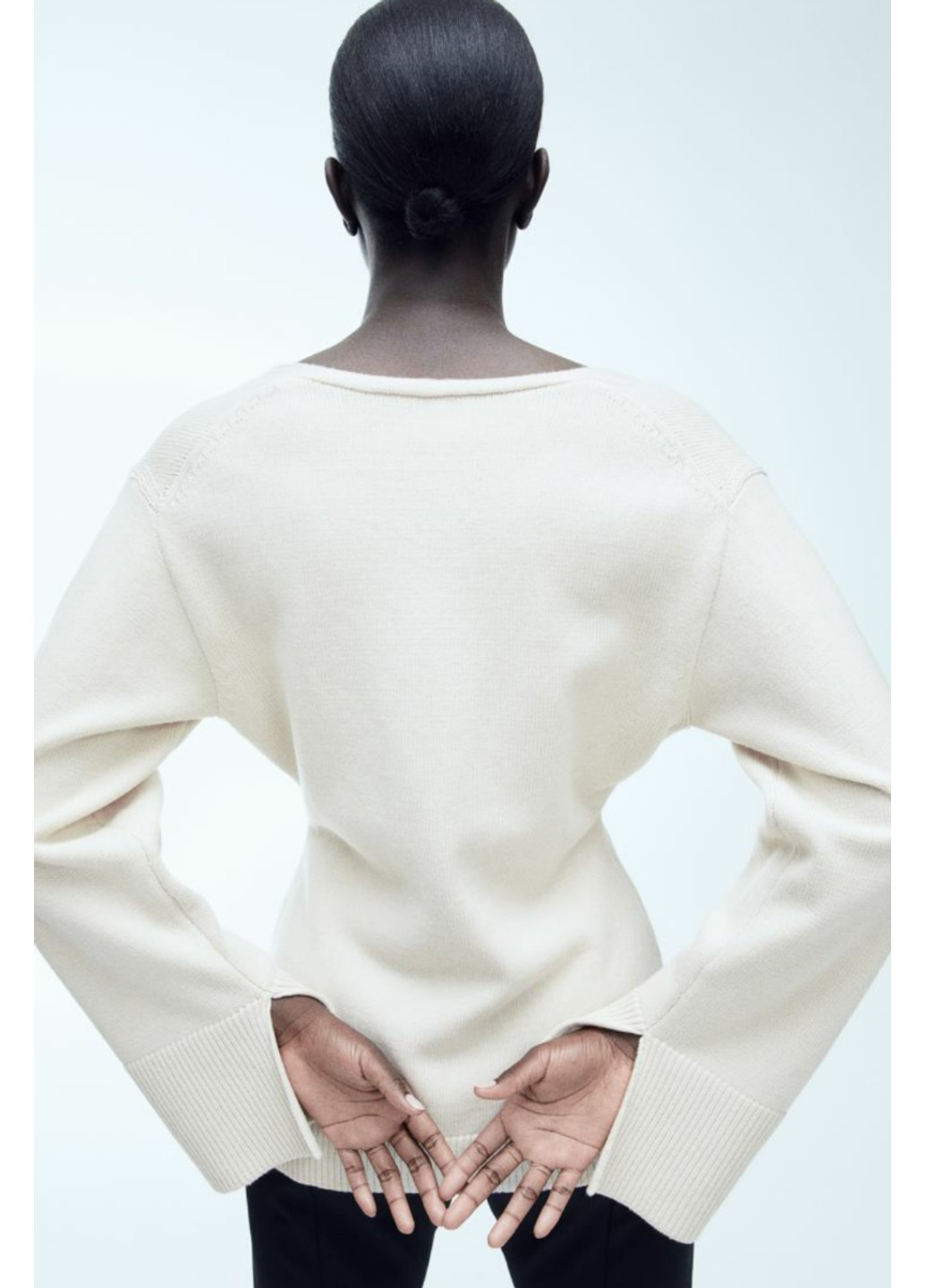 Светло-бежевый женский свитер с v-образным вырезом н&м (56344) xs светло-бежевая H&M