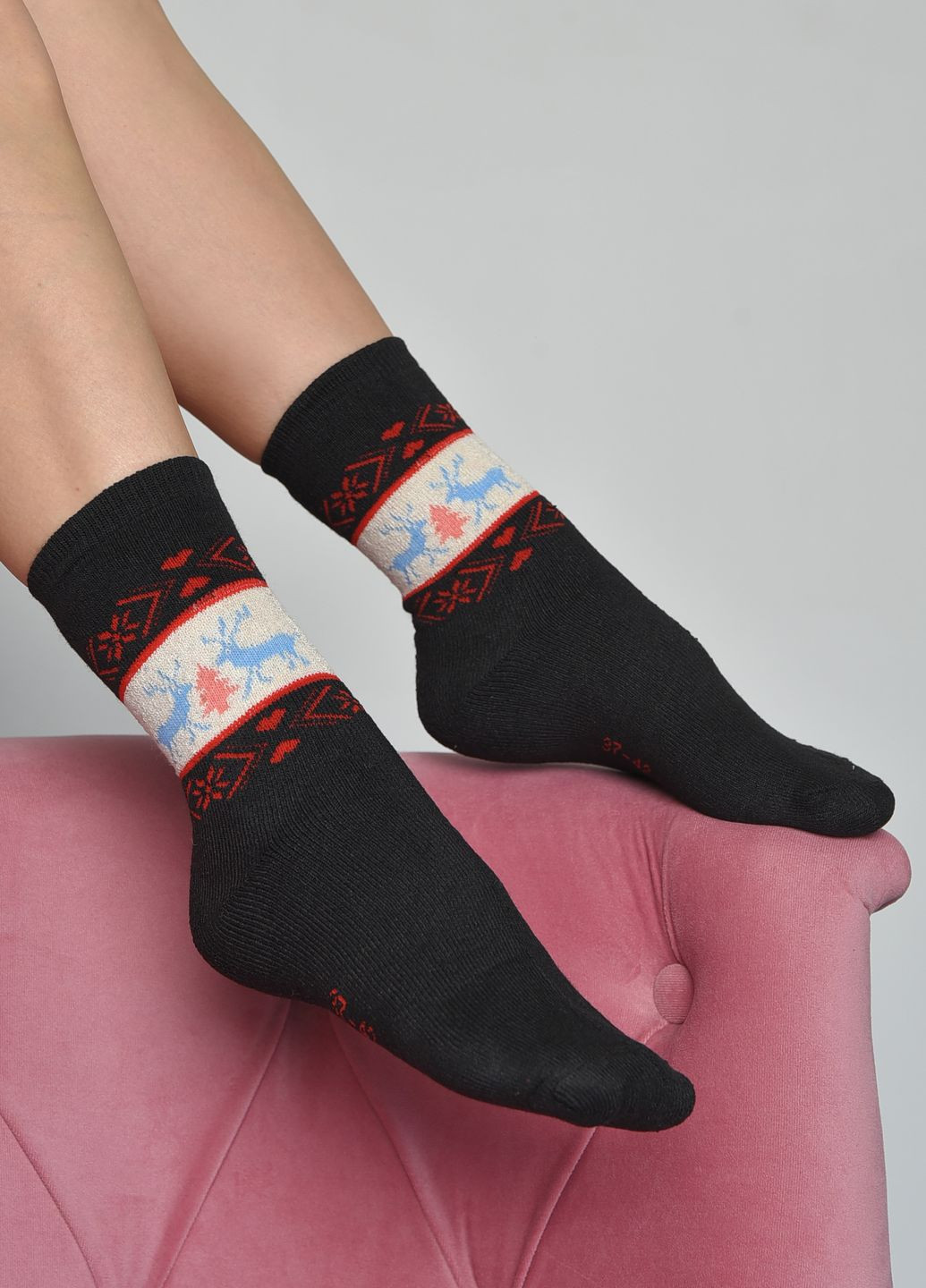 Шкарпетки махрові жіночі чорного кольору розмір 37-42 Let's Shop (268661260)