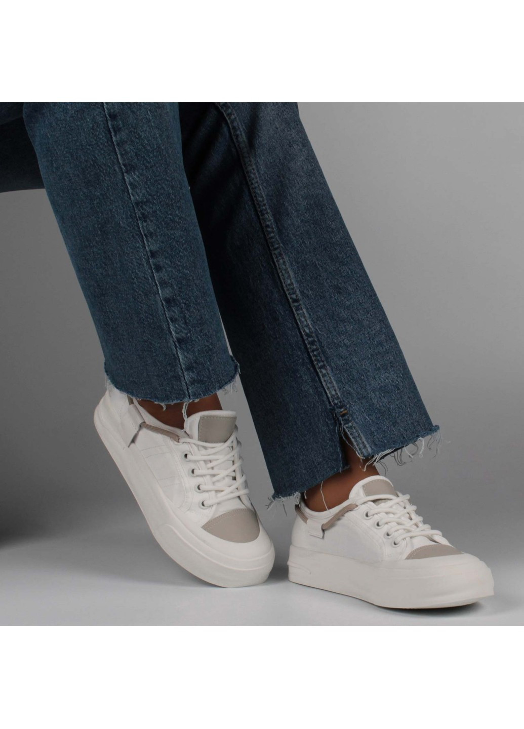 Білі осінні жіночі кросівки 198944 Buts