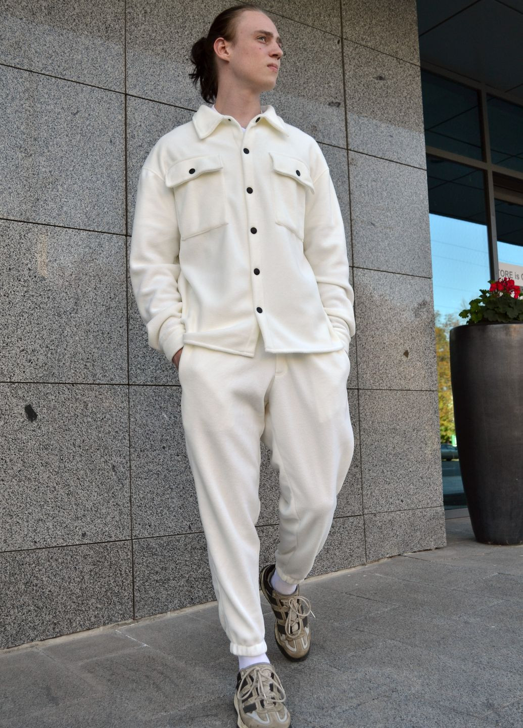 Белый демисезонный костюм мужской с рубашкой No Brand