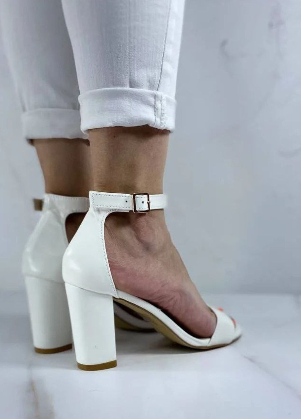 Стильні жіночі босоніжки No Brand (259874401)