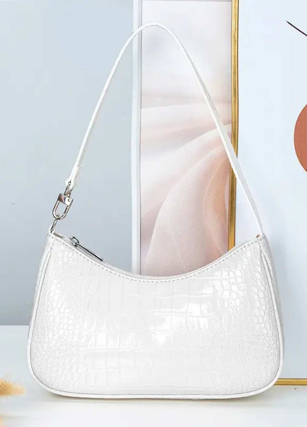 Жіноча сумочка багет рептилія 049 біла No Brand (256989673)