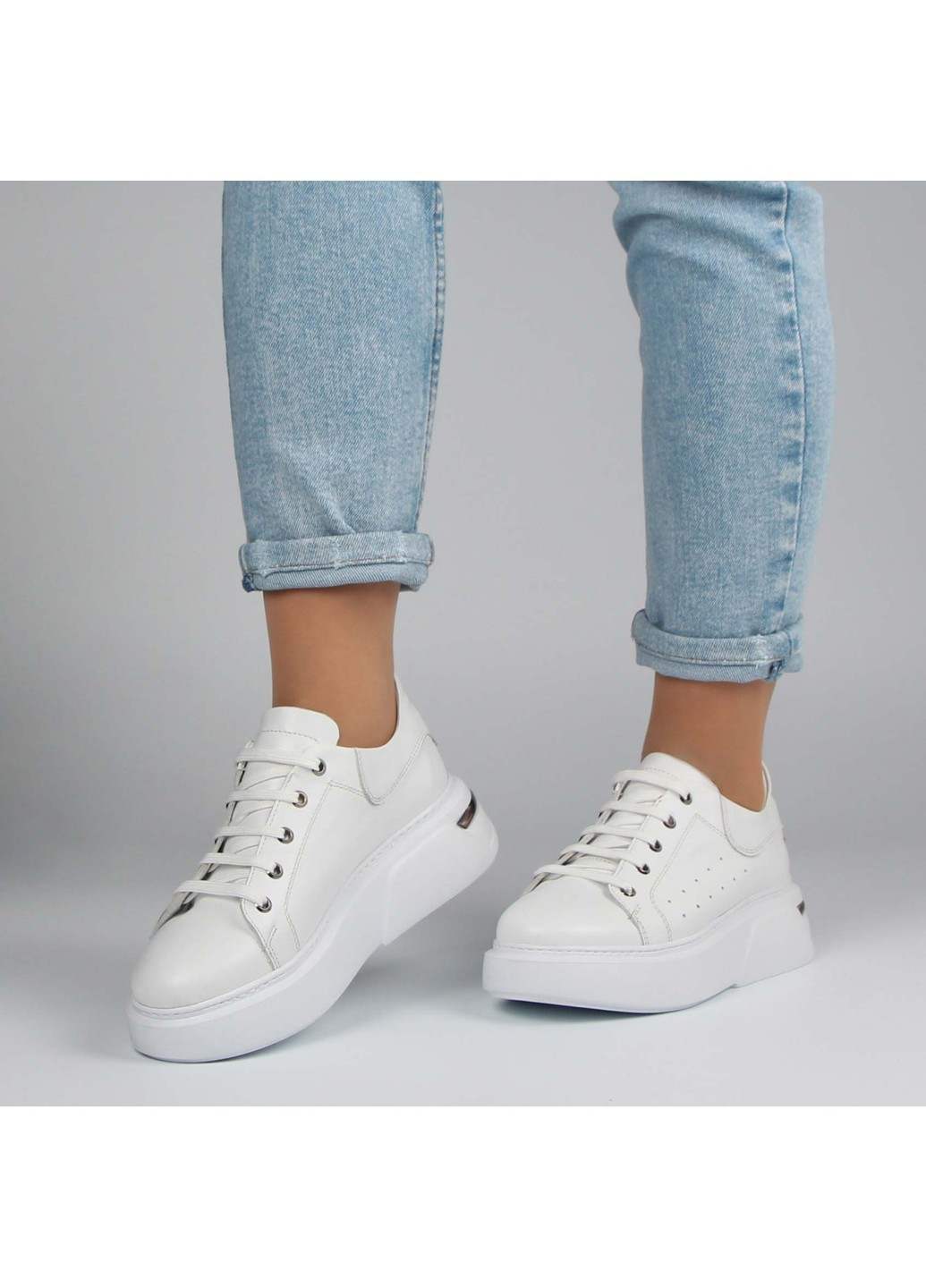 Белые демисезонные женские кроссовки 197185 Buts
