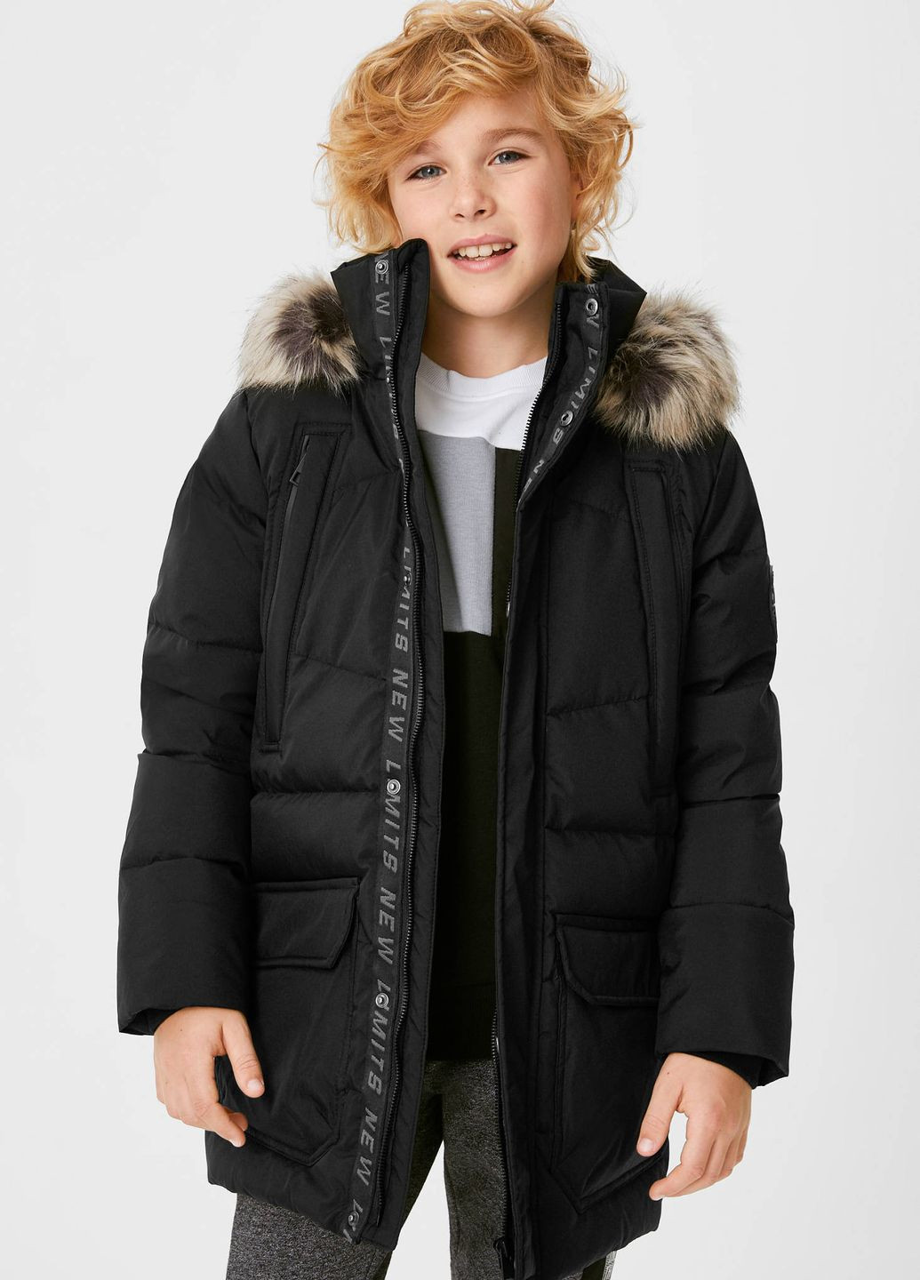 Чорна зимня зимова куртка для хлопчика 152 розмір чорна 2141443 C&A