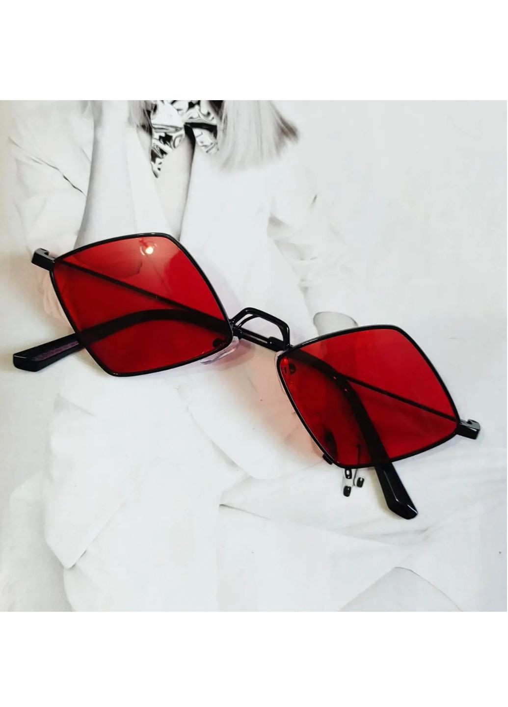 Сонцезахисні окуляри ромбічної форми Червоний з чорним No Brand (259139368)