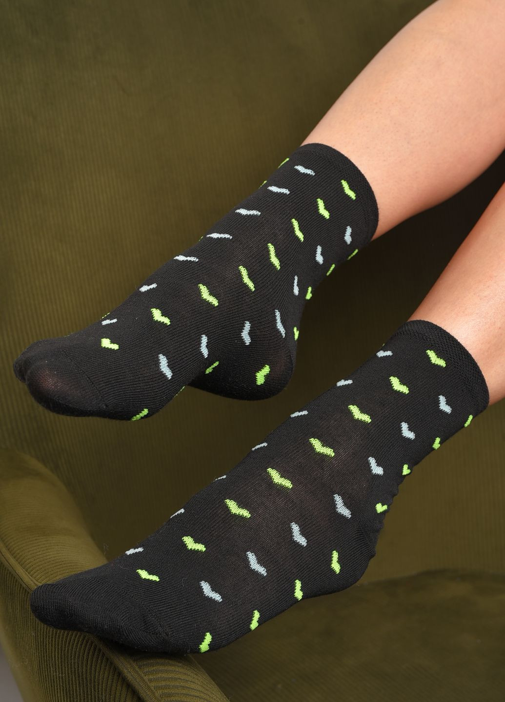 Шкарпетки жіночі демісезонні чорного кольору розмір 36-40 Let's Shop (277983322)