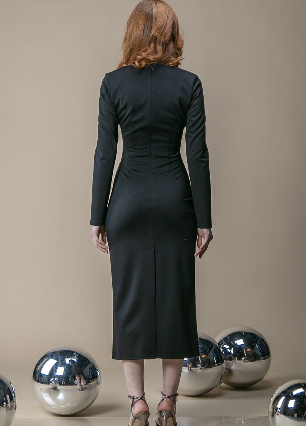 Черное деловое платье футляр с разрезом футляр CHICLY однотонное